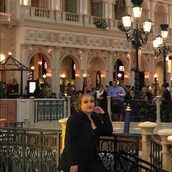 Meet your Posher, Liz - Picture 1 of 1